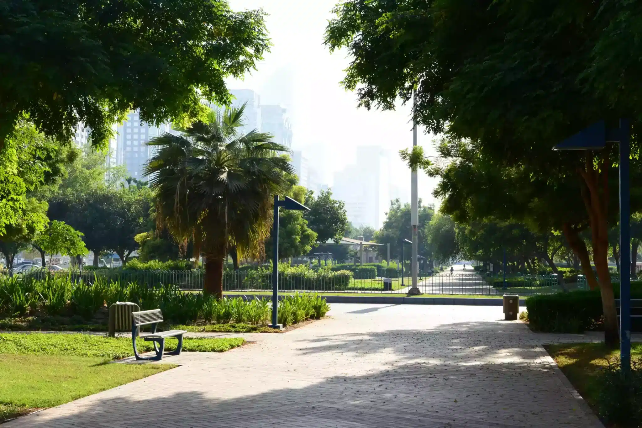 Einer der Parks der Corniche Abu Dhabi