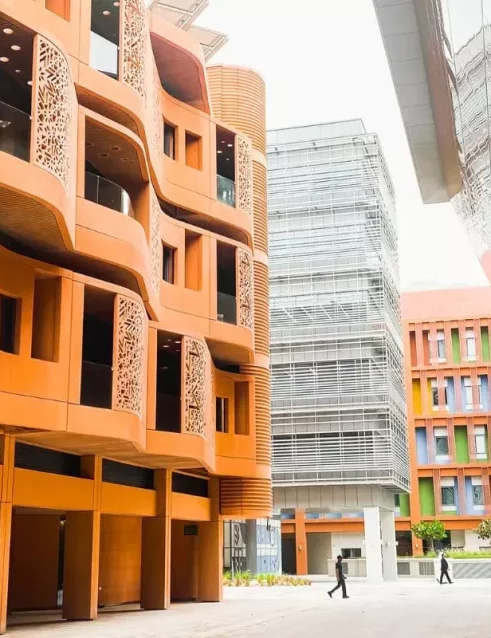 Masdar City in Abu Dhabi mit ihrer einzigartigen Architektur