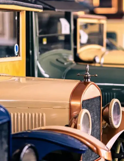 Oldtimer-Klassiker, ausgestellt im Emirates National Auto Museum in Abu Dhabi.