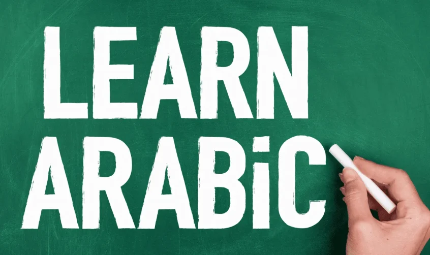 Ein Schild mit der Aufschrift "Arabisch lernen"."
