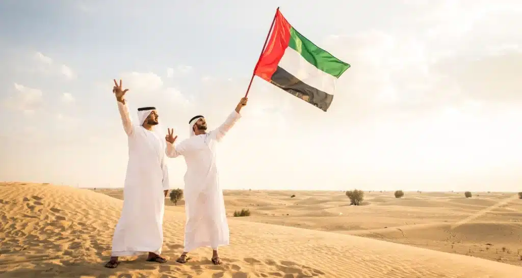 Besucher feiern das kulturelle Erbe der Vereinigten Arabischen Emirate beim Sheikh Zayed Festival in der Wüste Al Wathba.