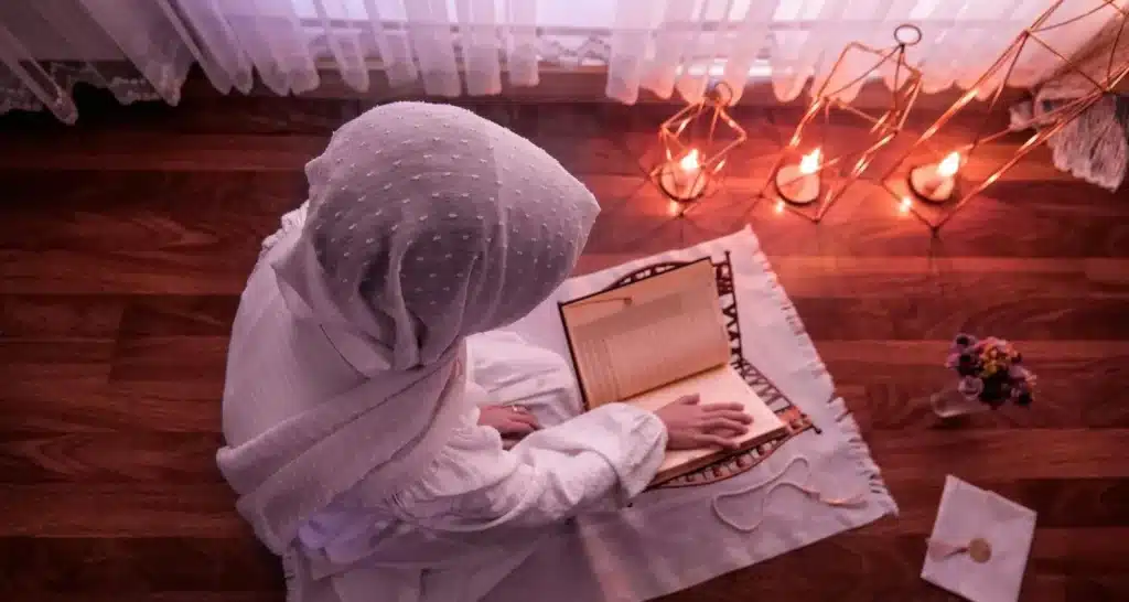 Prayer corner with Quran, lantern light, and simple Ramadan decorations for reflection