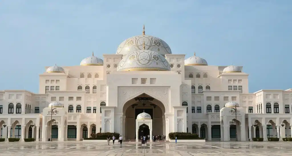 Außenansicht des Präsidentenpalastes Qasr Al Watan in Abu Dhabi.